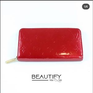LOUIS VUITTON Zippy Wallet